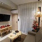 Ύρια House\'S