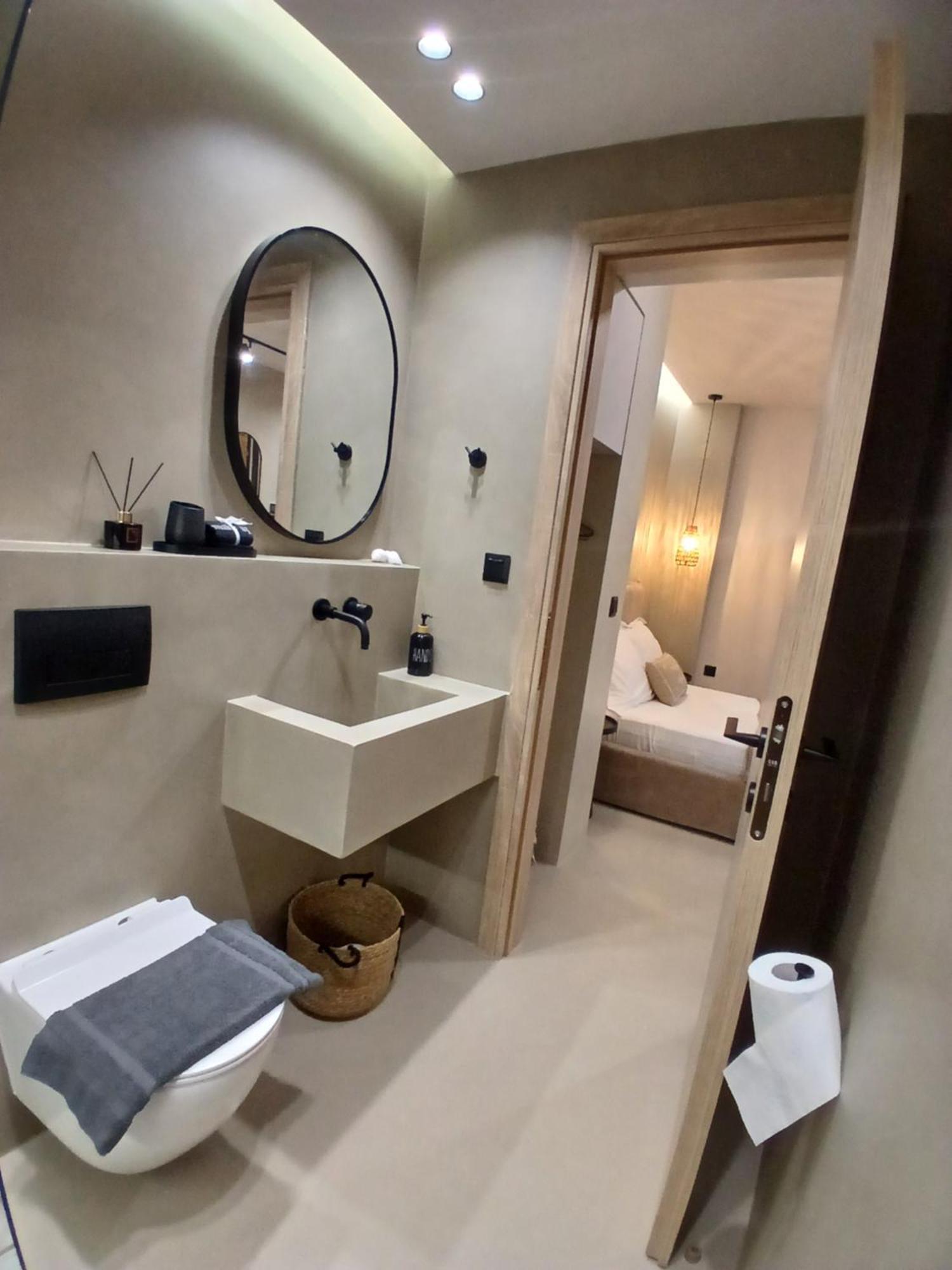 Apartment ύρια House's