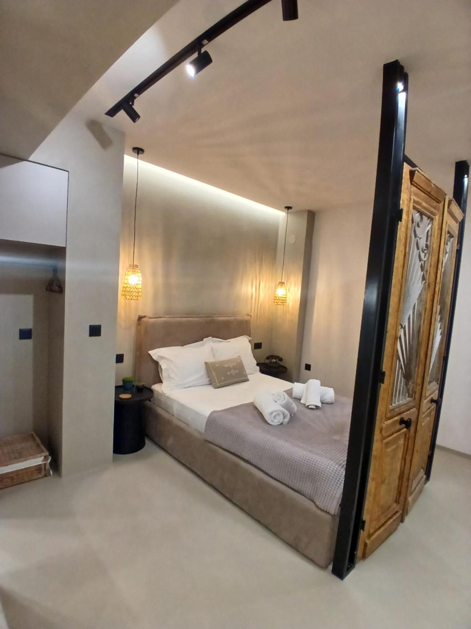 ύρια House's Apartment