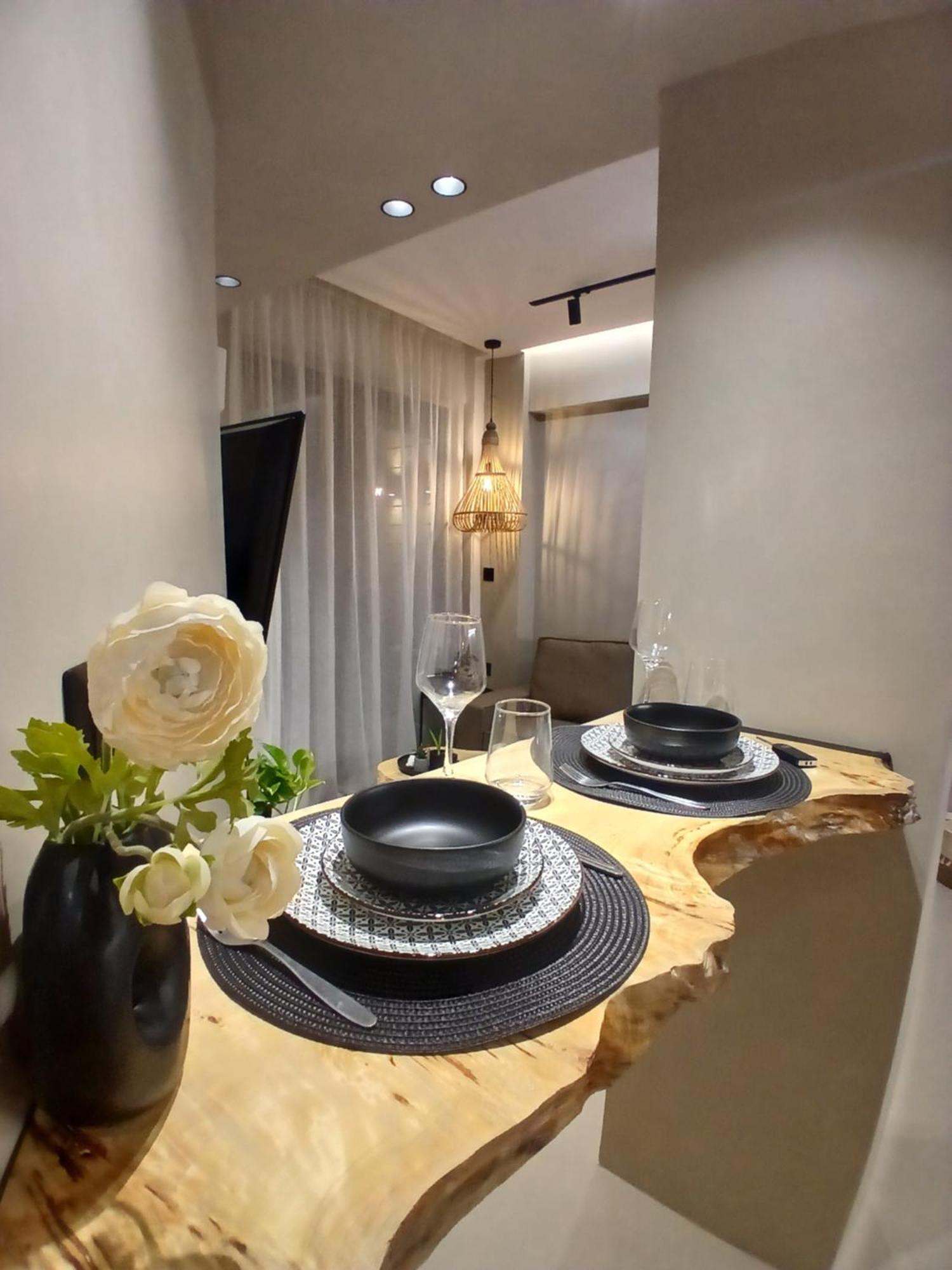 ύρια House's Apartment *