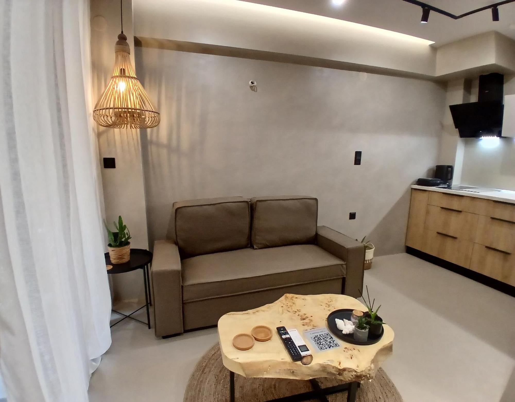 ύρια House's Apartment *